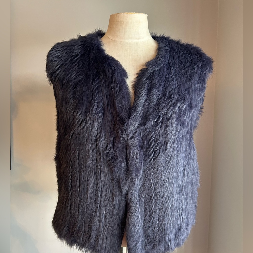 Lyla + Luxe rabbit vest navy size small